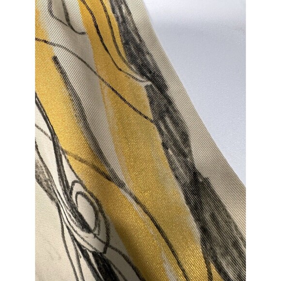 Saniya Khan White With Abstract Design Made In Canada Size Medium - Picture 3 of 7